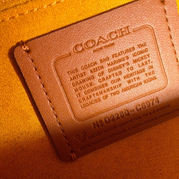 Disney Mickey Mouse X
Keith Haring
Brynn
Crossbody - Picture 6 of 14